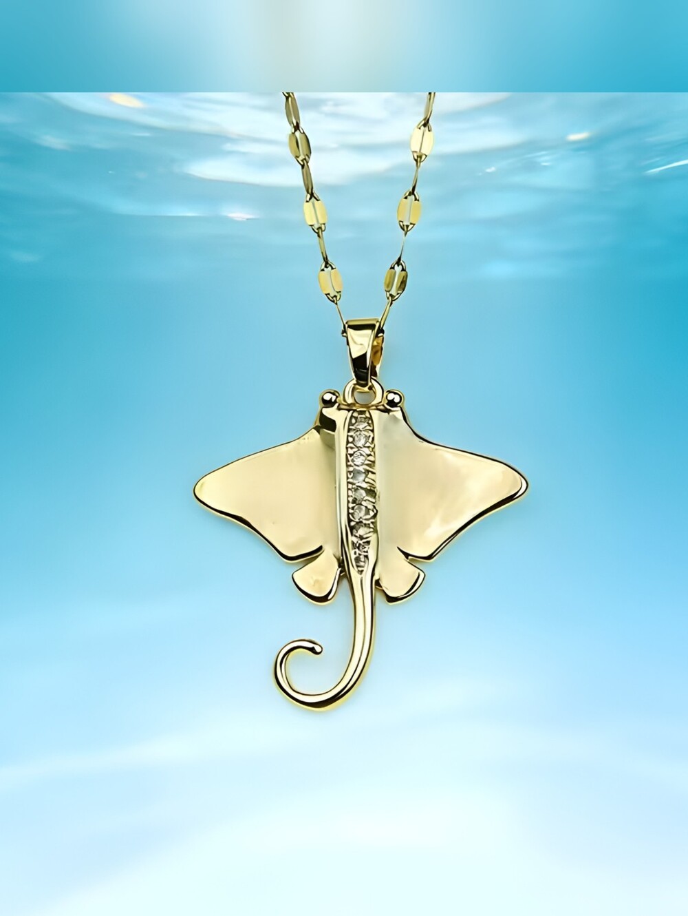 Beautiful Stingray pendant necklace with CZ's, Goldtone